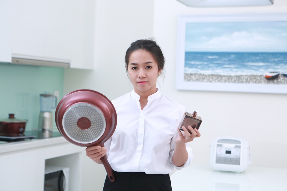 Mong đợi vô lý của đàn ông đối với vợ trong việc bếp núc - 1 Sau một ngày làm việc mệt nhoài, lại thêm thời gian nấu nướng và dọn rửa, người vợ rất khó để là cô nàng thơm phức nước hoa sau giờ tan ca như thuở hẹn hò.