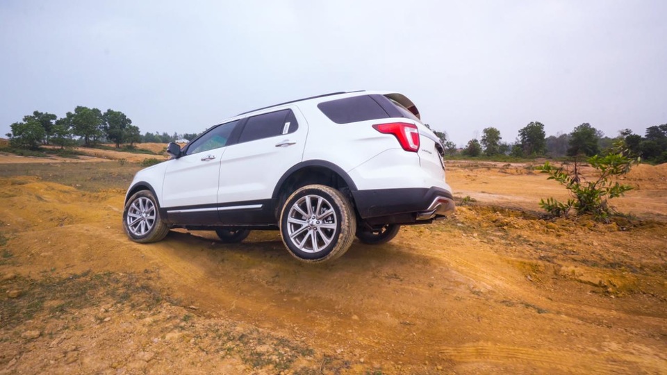 Ford Explorer - Nhân tố mới trong phân khúc SUV cỡ trung cao cấp - 5 Ford Explorer - Nhân tố mới trong phân khúc SUV cỡ trung cao cấp - 5