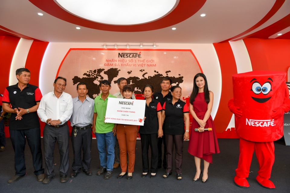 BTC trao giải thưởng cho người thắng cuộc tại hội thi “Nông dân đua tài”