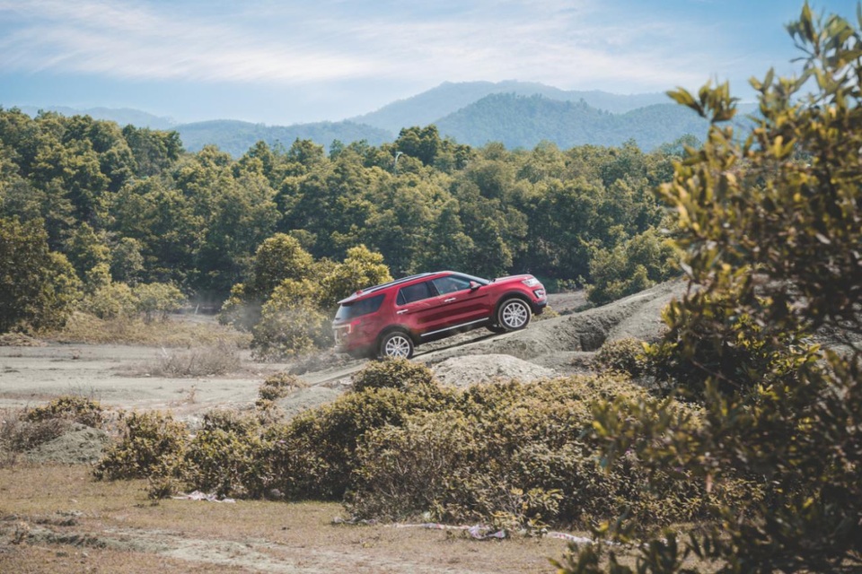 Trải nghiệm khả năng offroad của Ford Explorer - 2 Trải nghiệm khả năng offroad của Ford Explorer - 2