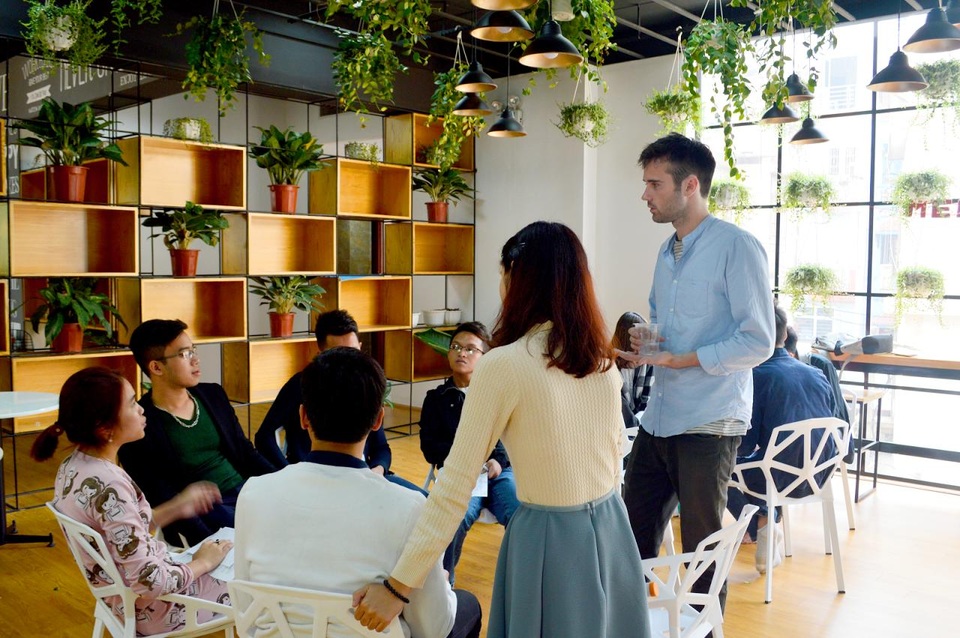 Nói tiếng Anh như “người bản địa” với mô hình đa tương tác - 1 Việc tương tác trực tiếp với các chuyên gia nước ngoài qua các tình huống thực tế của phương pháp học này sẽ giúp học viên phát triển các kĩ năng một cách hiệu quả.