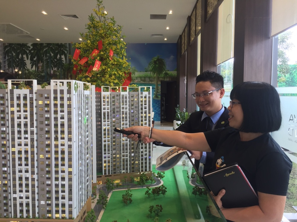 TPHCM: Người mua nhà đổ dồn về khu Tây - 3 Chị Nguyễn Quang Thị Hồng Vân tìm hiểu dự án RichStar