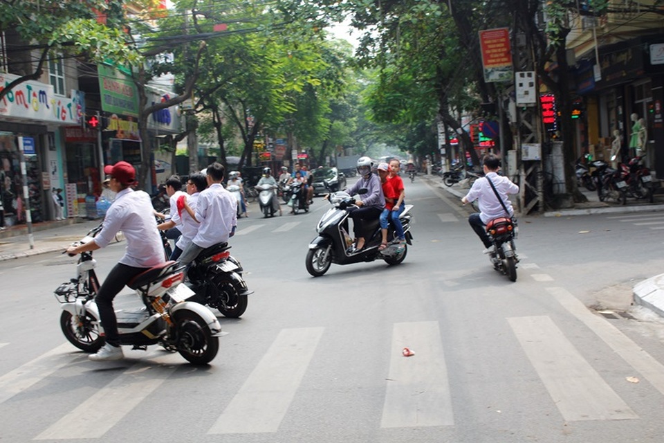 Giáo dục an toàn giao thông cho học sinh cấp 3 là vô cùng thiết thực và hữu ích - 1 Tình trạng tham gia giao thông thiếu an toàn của học sinh hiện nay là đáng báo động