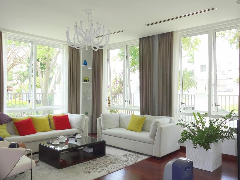 Tường kính chạm vào thiên nhiên - 1 Hòa mình vào thiên nhiên với hệ cửa rộng mở đón ánh sáng tự nhiên