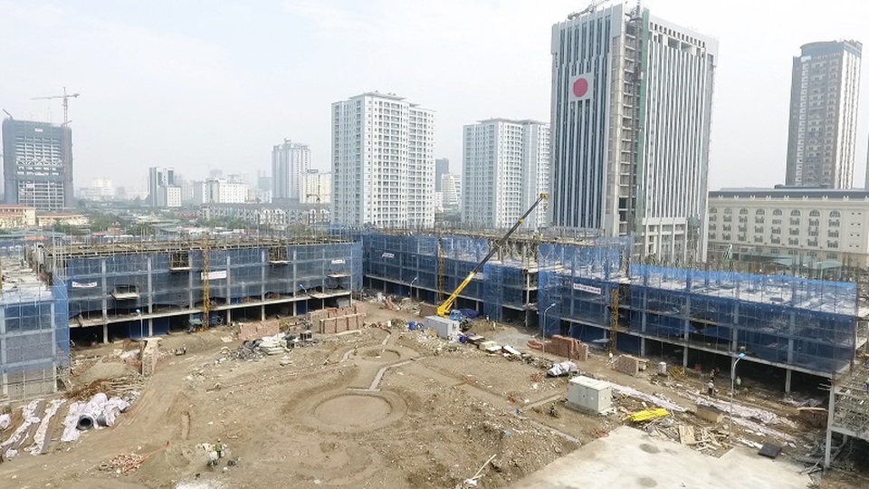 Được khởi công xây dựng vào tháng 10/2016, sau hơn 5 tháng thi công, đến nay khu shophouse đã xây dựng sàn tầng 5, khu nhà liền kề xây đến tầng 4.