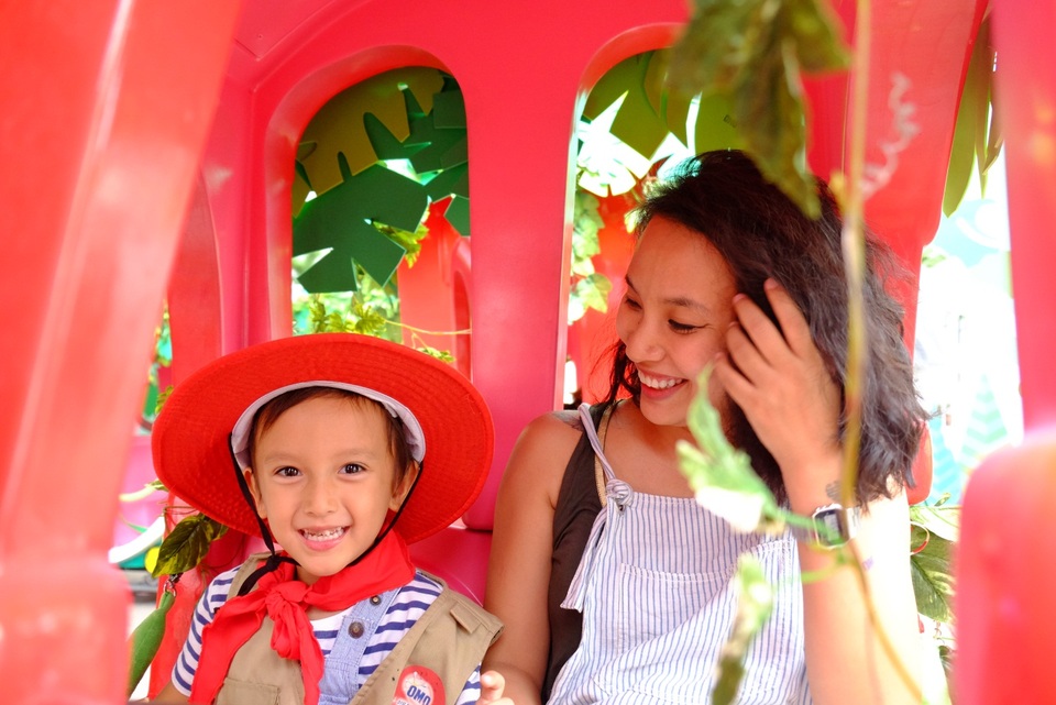 Tiêu chí lựa chọn sân chơi mùa hè cho con của MC Thùy Minh - 8 … thỏa thích vui chơi trong thế giới bằng bông.