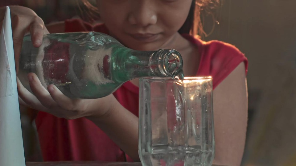 Nước sạch quá đắt đỏ, các gia đình luôn phải tiết kiệm từng chút một