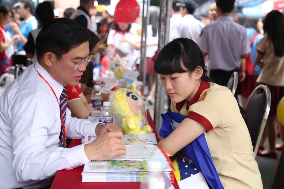 Xét tuyển bằng học bạ, trúng tuyển sớm vào đại học song ngữ - 1 Đầu tháng 5 nhiều trường đã bắt đầu nhận hồ sơ xét học bạ