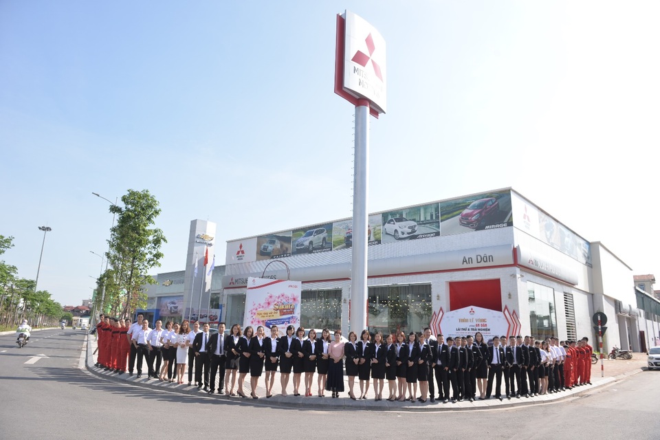 Các thương hiệu ô tô “lấy đà” cho một năm 2018 bùng nổ ở thị trường Việt Nam - 2
Đội ngũ nhân viên, kỹ thuật viên được đào tạo chuyên nghiệp tại hệ thống đại lý của Mitsubishi An Dân