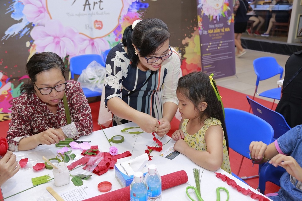 Tưng bừng hoạt náo mừng 1/6 tại Lotte Mart - 3 Các lớp nghệ thuật hè flowers art dành cho thiếu nhi và các bậc phụ huynh