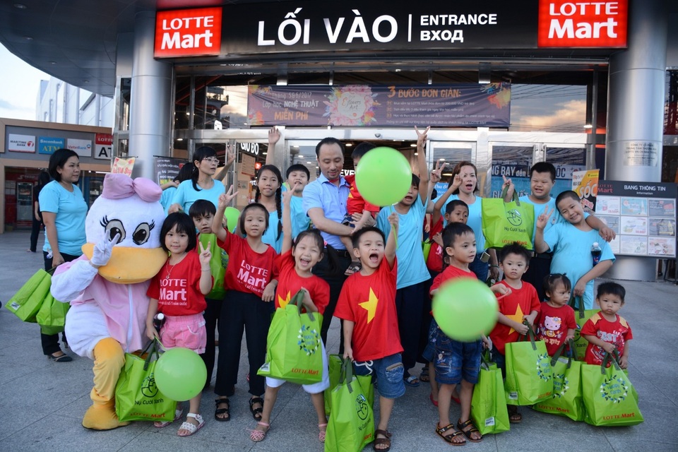 Tưng bừng hoạt náo mừng 1/6 tại Lotte Mart - 6 Các em nhỏ được thỏa sức vui chơi trong chương trình Chuyến đi mơ ước do LOTTE Mart Nha Trang tổ chức