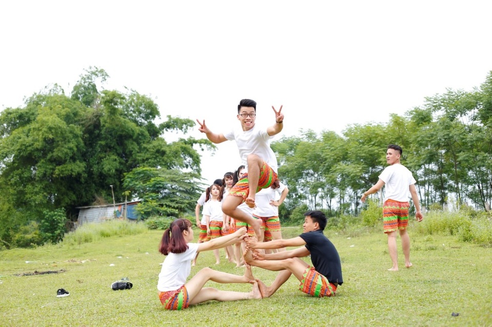 “Tan chảy” với bộ ảnh kỷ yếu toàn trai xinh gái đẹp của sinh viên Thái Nguyên - 3 Không chỉ “quậy” mà các cô, cậu sinh viên cực đẹp này còn được rất nhiều doanh nghiệp săn đón