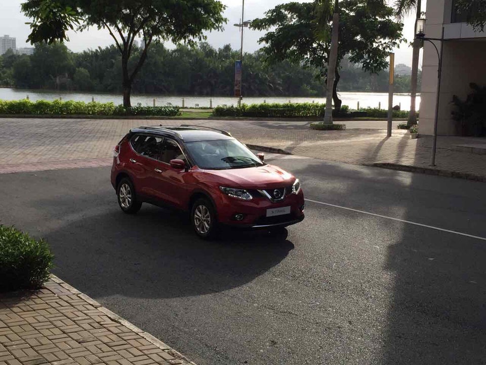 Nissan X-Trail xuất hiện tại TPHCM với màu sơn lạ mắt - 4 Nissan X-Trail xuất hiện tại TPHCM với màu sơn lạ mắt - 4
