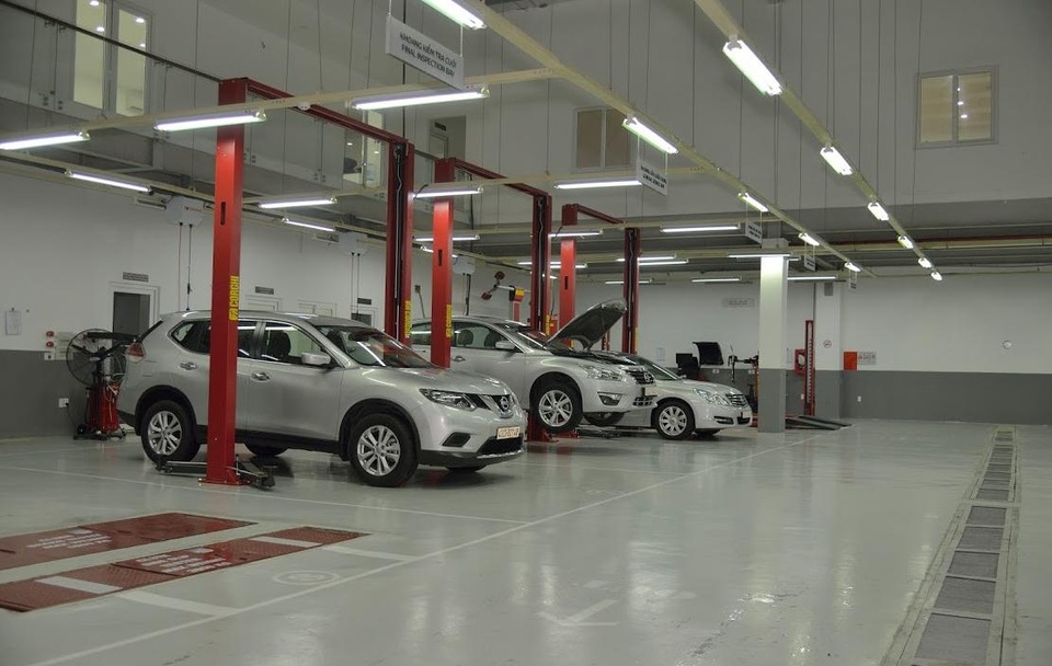 Khu vực khoang sửa chữa xe tại Đại lý Gò Vấp