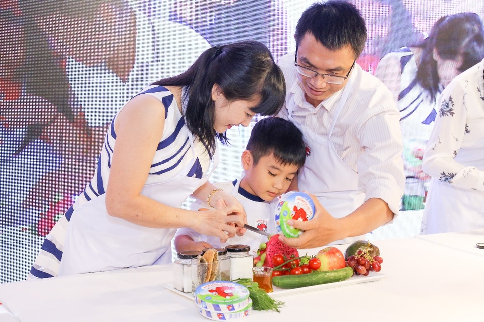 Câu chuyện gắn kết gia đình nhân ngày gia đình Việt Nam 28-06 - 4 Thử thách “Nhà rộn tiếng cười” đã đem lại nhiều tiếng cười cho khán giả nhờ sự ngây ngô của các thành viên nhí