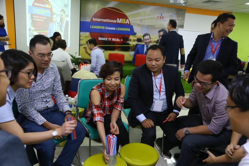 Đậm chất quốc tế trong Lễ ra mắt chương trình MBA tại UEF - 2 Hội thảo thu hút đông đảo học viên tham gia là những chuyên viên, lãnh đạo, quản trị viên của các doanh nghiệp, tập đoàn kinh tế.