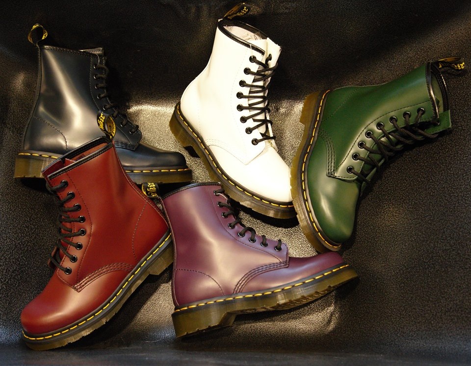 Hoàng Phúc giảm đến 50% tất cả sản phẩm thời trang hàng hiệu tại Clearance Sale tháng 7 - 5 Dr. Martens 1460 – Dòng sản phẩm Originals huyền thoại của Dr. Martens hiếm khi giảm giá. Giá gốc từ 4,190,000 VNĐ nay cũng sale off 50% chỉ còn từ 2,095,000 VNĐ