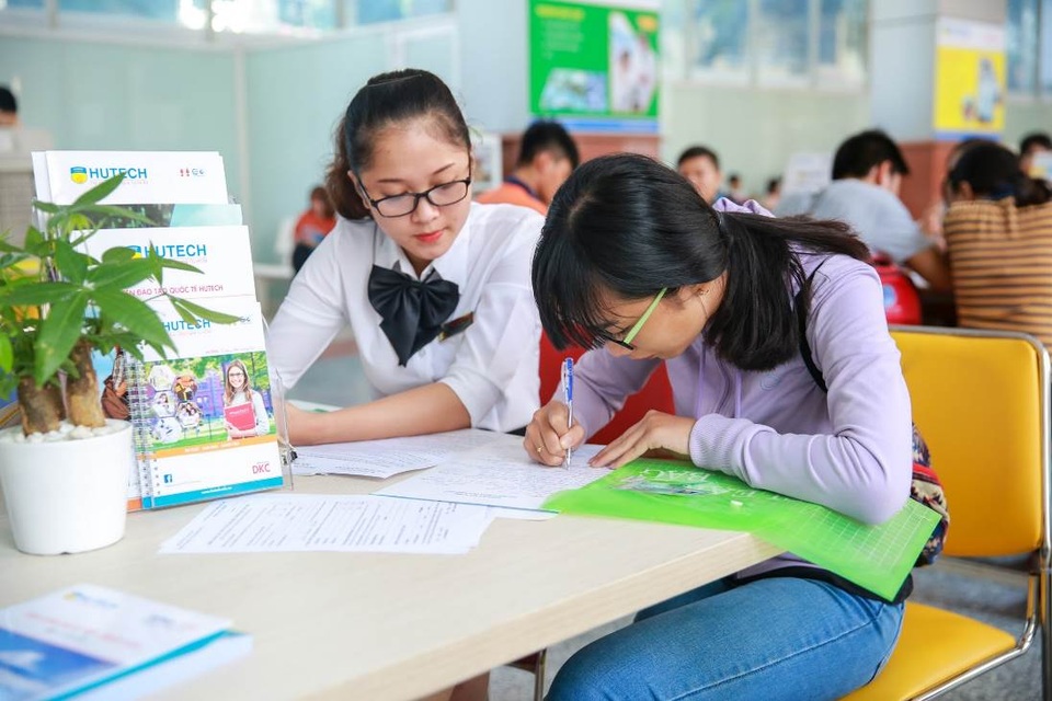 HUTECH nhận hồ sơ xét tuyển học bạ đến 10/8 - 4 HUTECH nhận hồ sơ xét tuyển học bạ lớp 12 đến ngày 10/8