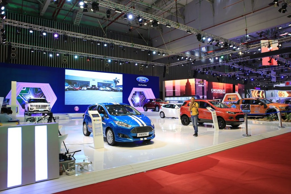 Ford với thông điệp "thông minh để an toàn, tiết kiệm, tiện nghi, kết nối" - 1 Ford với thông điệp "thông minh để an toàn, tiết kiệm, tiện nghi, kết nối" - 1