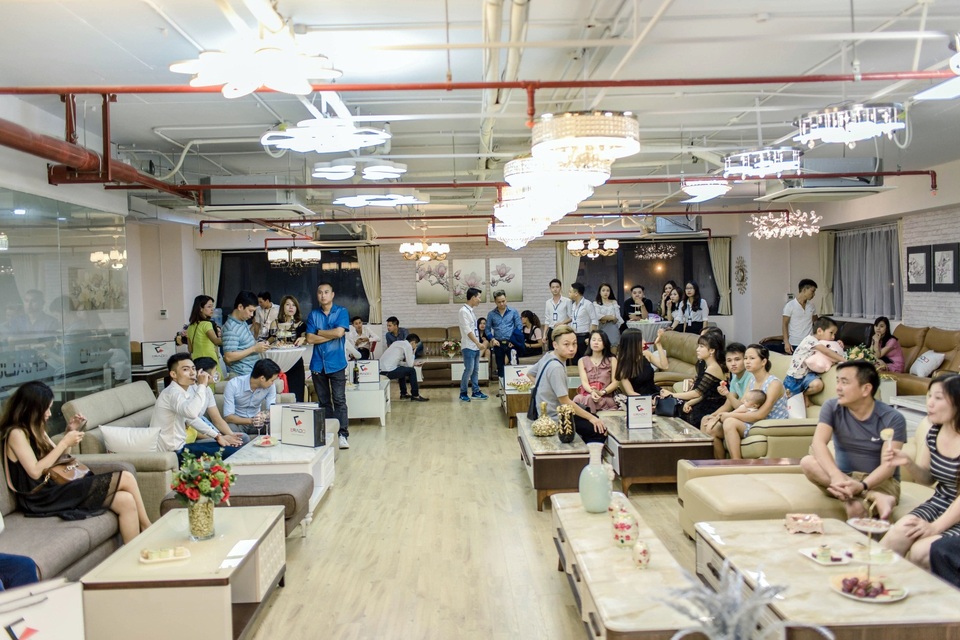 Dàn sao “Người phán xử” hào hứng tham dự khai trương showroom thứ 3 nội thất Erado - 3 Toàn cảnh không gian mua sắm tiện nghi, hiện đại, sang trọng của Erado 36 Phạm Hùng