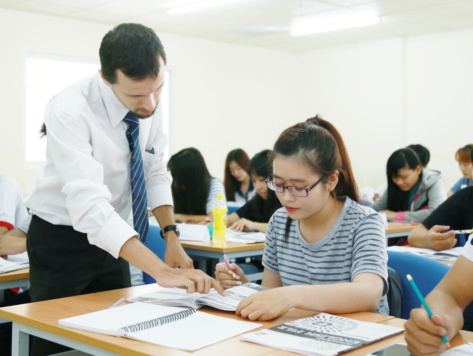 UEF công bố kết quả xét tuyển học bạ đợt 31/8 - 4 Hơn 50% thời lượng giảng dạy tại UEF là các môn học bằng tiếng Anh