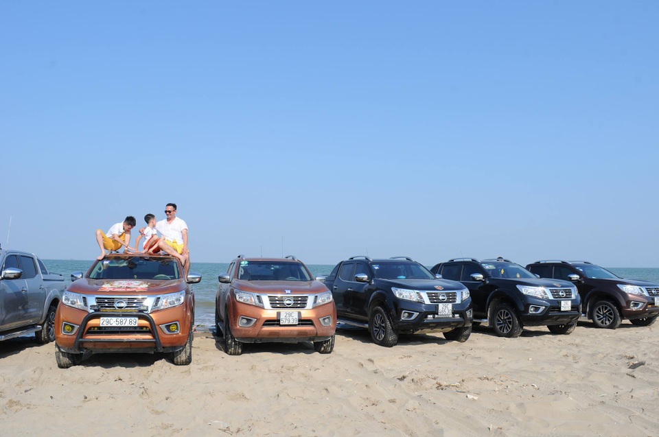 Đại gia đình Navara: Cùng chung đam mê chinh phục địa hình - 2 Đại gia đình Navara: Cùng chung đam mê chinh phục địa hình - 2