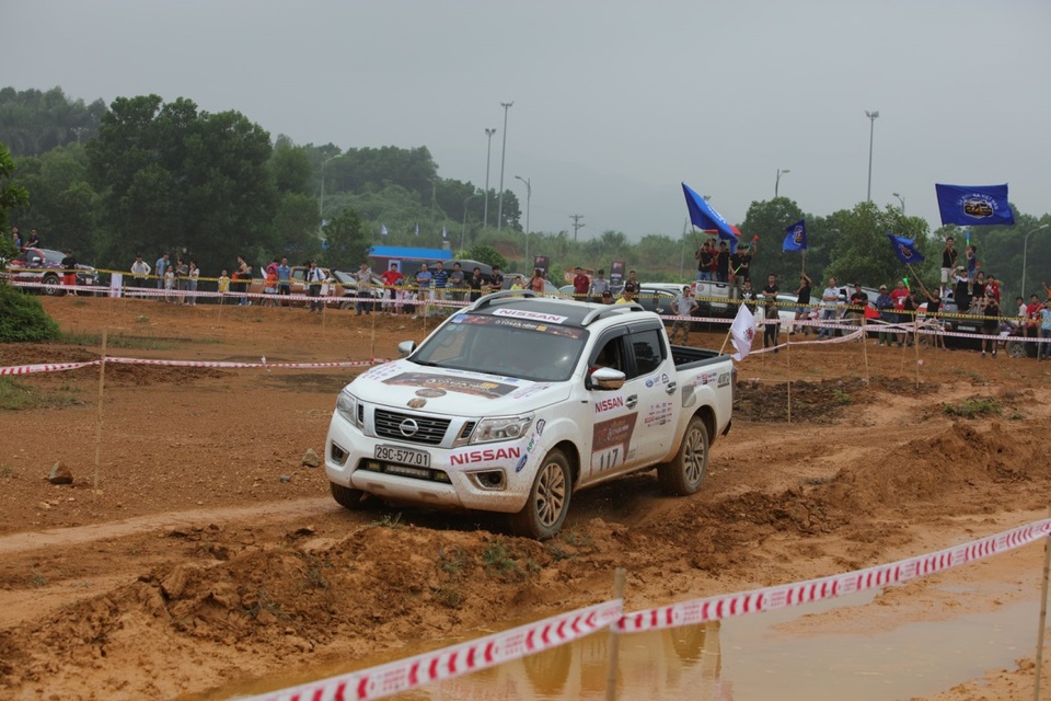 Nissan Navara lên ngôi Vua bán tải tại Giải đua xe ô tô địa hình Việt Nam 2017 - 2
Nissan Navara đạt giải nhất Hạng bán tải Việt Nam tại VOC 2017