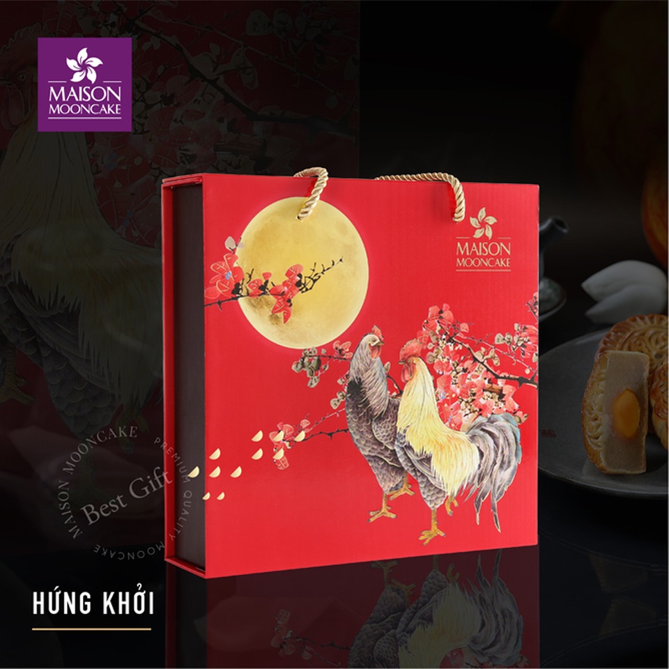 Bánh trung thu Maison – hương vị Hong Kong đích thực - 2 Hứng Khởi - giá 290.000 VNĐ. Hộp gồm 4 bánh 80g: Nhân trứng nghiền Hong Kong, Thập cẩm, Sen trắng trứng mặn, Đậu xanh
