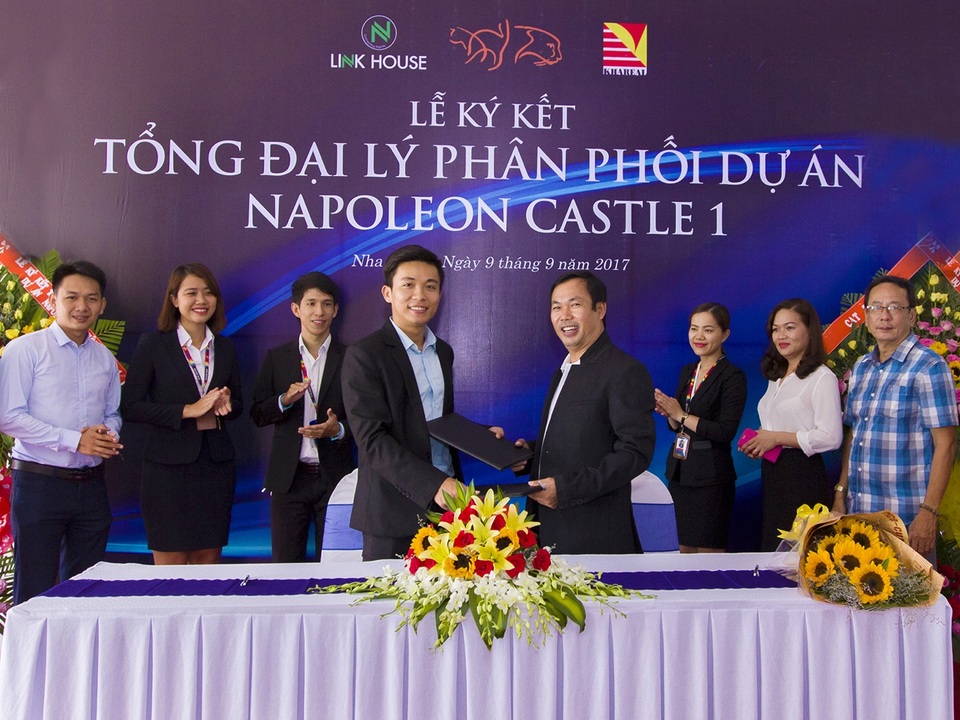 Bất động sản nghỉ dưỡng Nha Trang “hút” khách đầu tư nửa cuối năm 2017 - 4 Lễ kí kết của chủ đầu tư dự án với LinkHouse Nha Trang ngày 9/9 vừa qua.