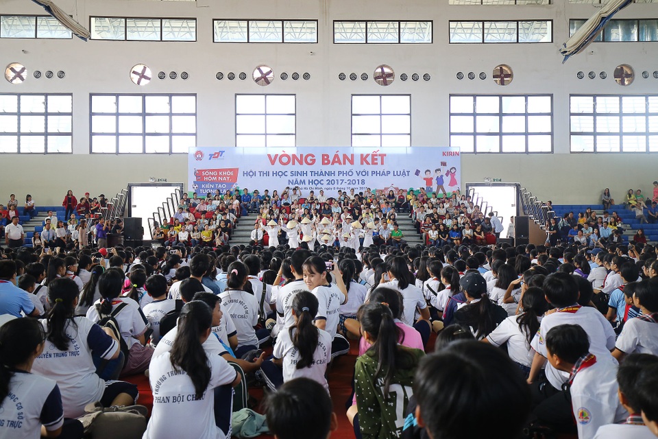 Kirin và hành trình gần một thập kỉ chinh phục người tiêu dùng Việt - 3 Kirin đồng hành cùng Sở giáo dục và đạo tạo Tp.HCM tổ chức hội thi về pháp luật dành cho học sinh trong vòng bán kết năm học 2017-2018