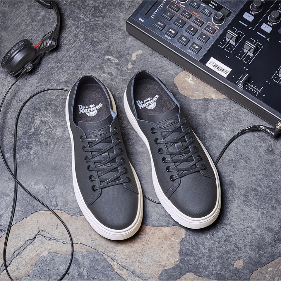 Hoàng Phúc ưu đãi mua 1 tặng 1 dịp 20/10 - 2 Dr. Martens giới thiệu thêm nhiều mẫu giày cá tính trong mùa Thu Đông năm nay