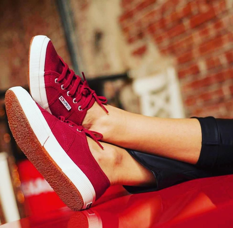 Hoàng Phúc ưu đãi mua 1 tặng 1 dịp 20/10 - 5 Giày Superga với nhiều màu sắc cùng form dáng năng động được nhiều bạn trẻ đón nhận