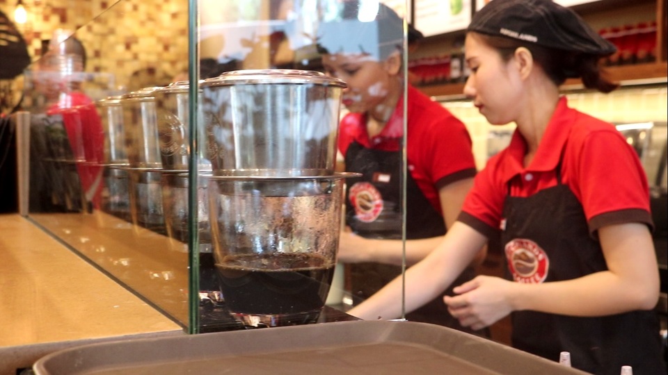 Cà phê Phin Sữa Đá đậm đà ngon “quên sầu” giá 29.000 đồng - 4 Cà phê Phin Sữa Đá đậm đà ngon “quên sầu” giá 29.000 đồng - 4