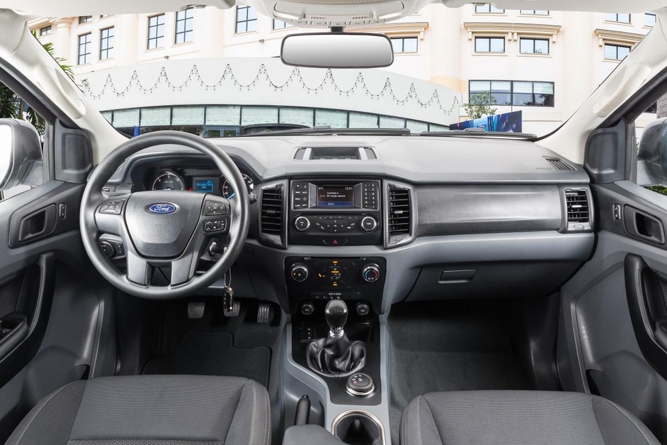 Ford Việt Nam trình làng Everest Ambiente đón đầu xu thế - 2 Ford Việt Nam trình làng Everest Ambiente đón đầu xu thế - 2