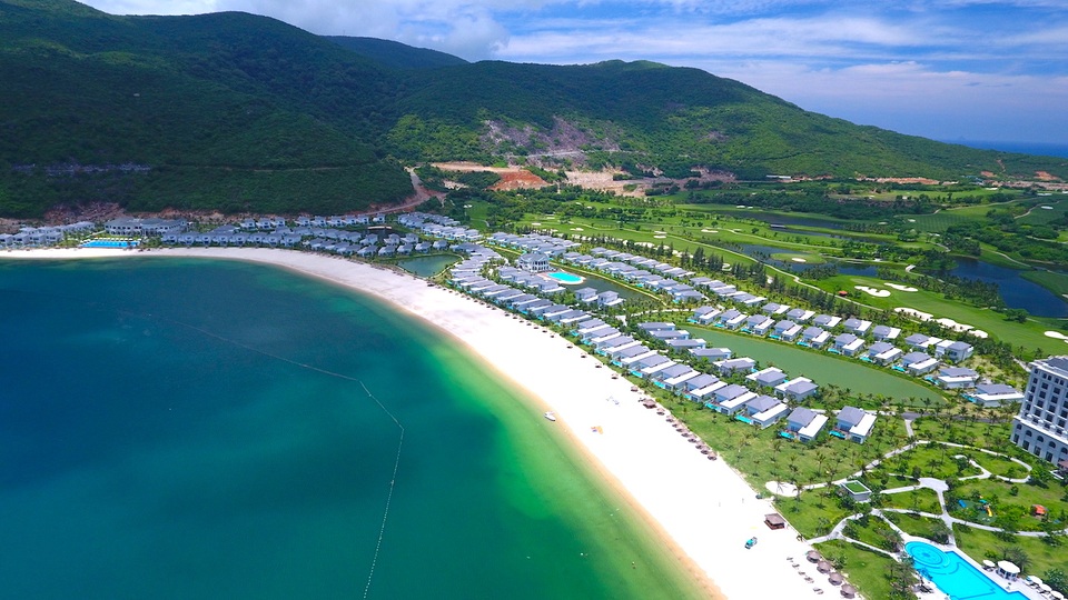 Bất động sản nghỉ dưỡng Nha Trang 2017: Nhiều tiềm năng nhưng cũng cần “chọn mặt gửi vàng” - 2 Đảo Hòn Tre, vịnh Biển Nha Trang là một trong những “đích nhắm” của giới đầu tư hiện nay