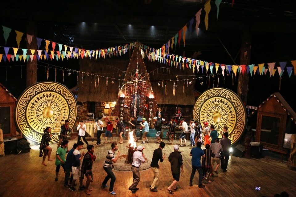 Tháng 12 - điểm đến nào cho mùa lễ hội cuối năm? - 4 Sân khấu cồng chiêng - điểm dừng chân về đêm cho du khách để cảm nhận dòng chảy văn hóa đại ngàn
