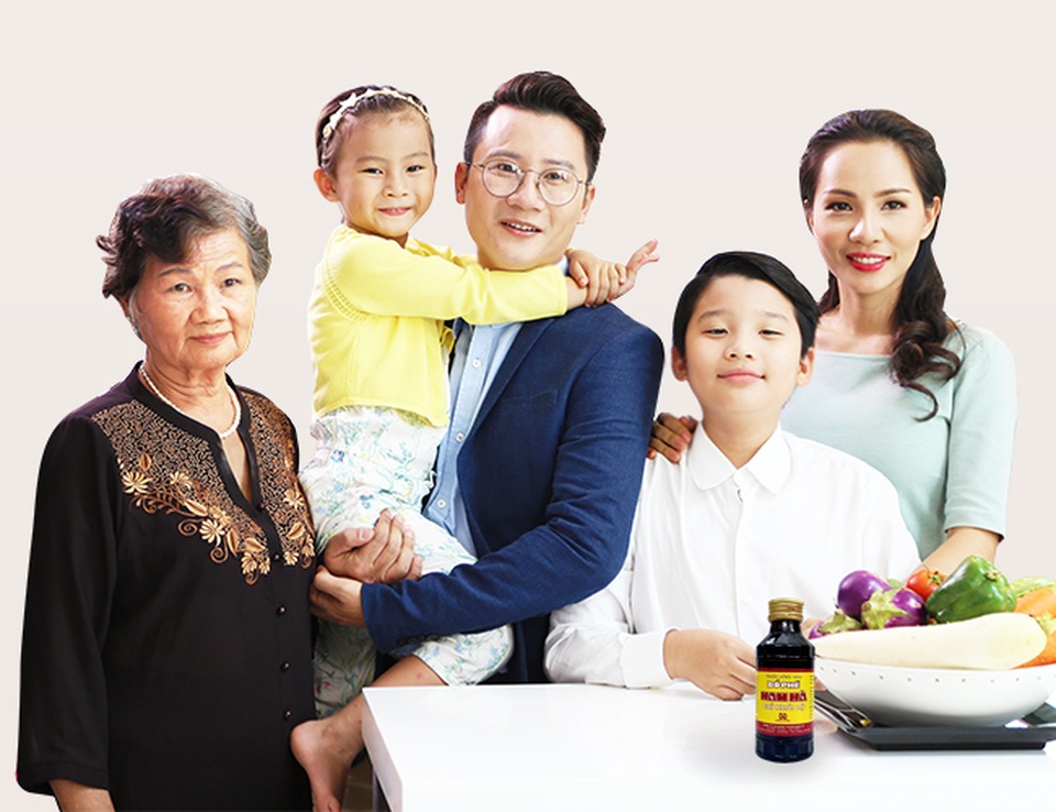 Ca sỹ Hoàng Bách: Nhìn vào tấm gương hi sinh của mẹ, tôi càng trân trọng gia đình nhỏ của mình hơn - 3 Hình ảnh hạnh phúc của gia đình ca sỹ Hoàng Bách.