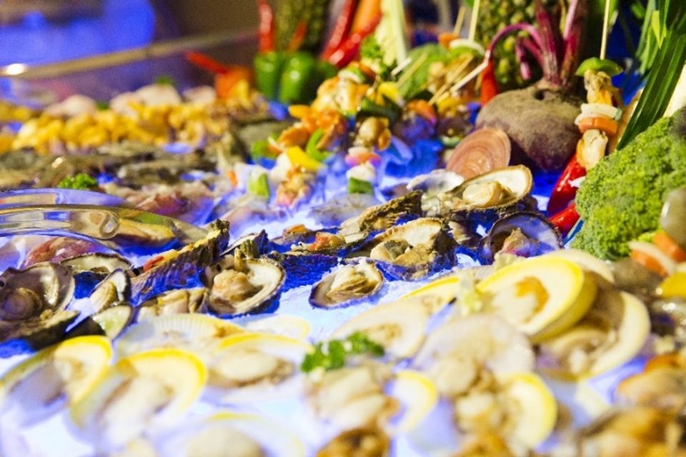Noel - Tiệc Buffet cho ngày sum họp - 3 Cả thế giới hải sản tươi sống hấp dẫn, được chế biến thành nhiều món ăn ngon bổ dưỡng