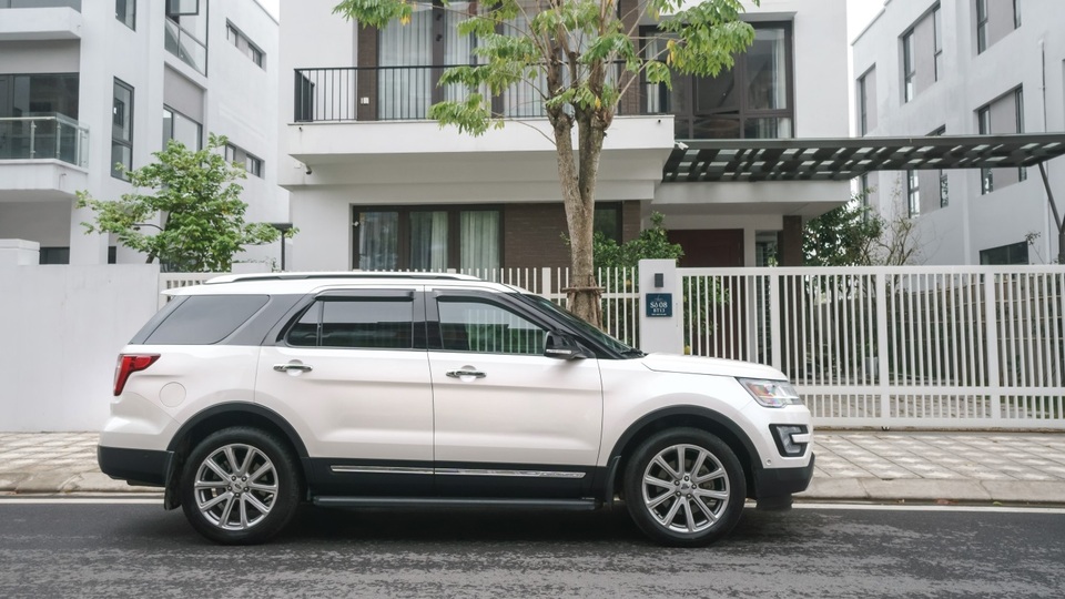 Ford Explorer Limited 2017 - Ngập tràn công nghệ và tiện nghi - 3 Ford Explorer Limited 2017 - Ngập tràn công nghệ và tiện nghi - 3