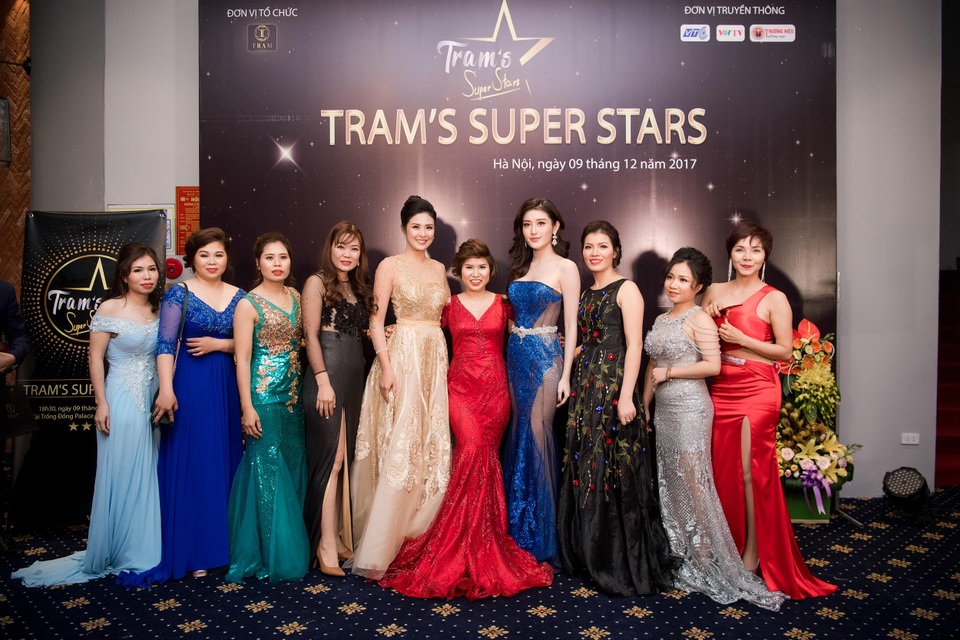 Cuộc thi Tram’s Super Stars tạo cú hích cho cộng đồng kinh doanh - 1 CEO Trâm Tạ, Hoa Hậu Việt Nam Đặng Ngọc Hân, Miss Grand Việt Nam Nguyễn Trần Huyền My cùng các đại lý của hệ thống