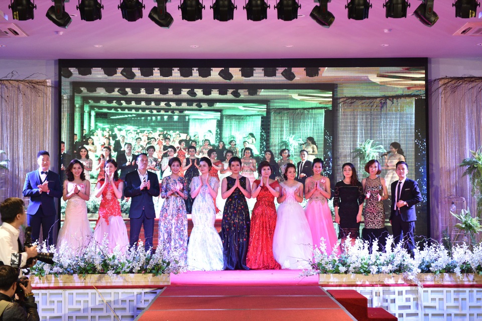 Cuộc thi Tram’s Super Stars tạo cú hích cho cộng đồng kinh doanh - 3 Lễ vinh danh các đại lý xuất sắc trong năm 2017 của hệ thống Trâm Tạ Company