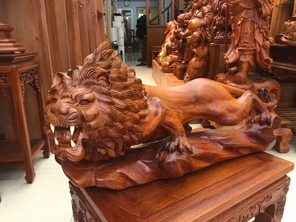 Thị trường đồ gỗ mỹ nghệ sôi động dịp cuối năm - 5 Những sản phẩm tượng gỗ cao cấp thường được chế tác từ chất liệu quý và rất tinh xảo