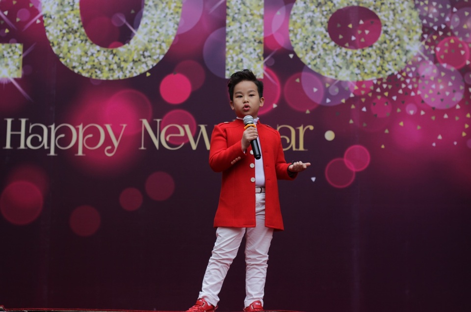 MC nhí Tuấn Đạt thể hiện bản lĩnh bên MC bậc thầy Công Tố - 4 MC nhí Tuấn Đạt thể hiện bản lĩnh bên MC bậc thầy Công Tố - 4