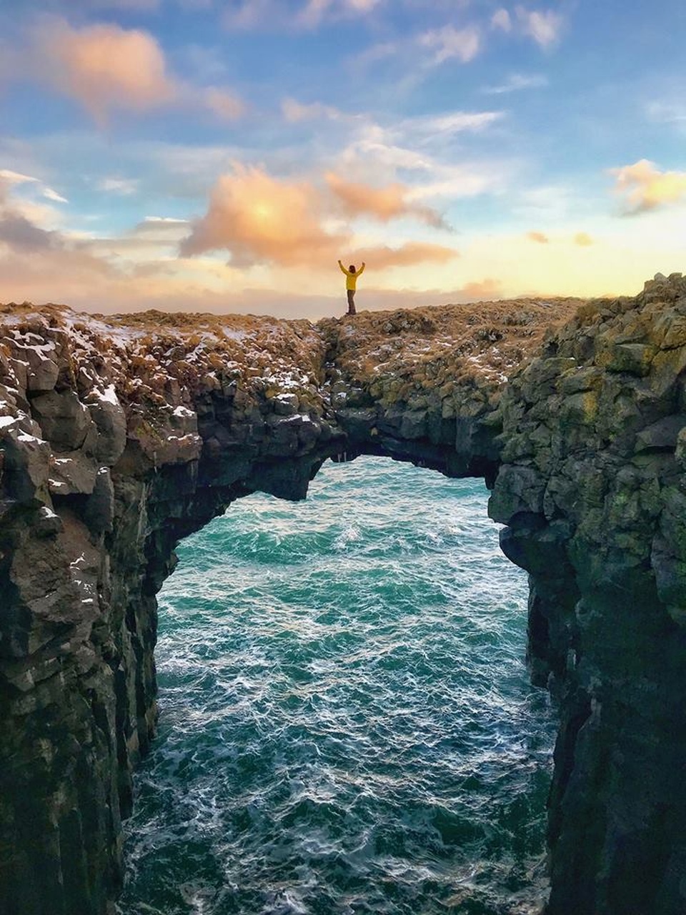 Cùng Hoàng Lê Giang và bạn đồng hành khám phá Iceland - 1 Hoàng Lê Giang, người Việt Nam đầu tiên chinh phục Bắc Cực và giúp lá cờ đỏ Việt Nam lần đầu tiên được tung bay tại đây
