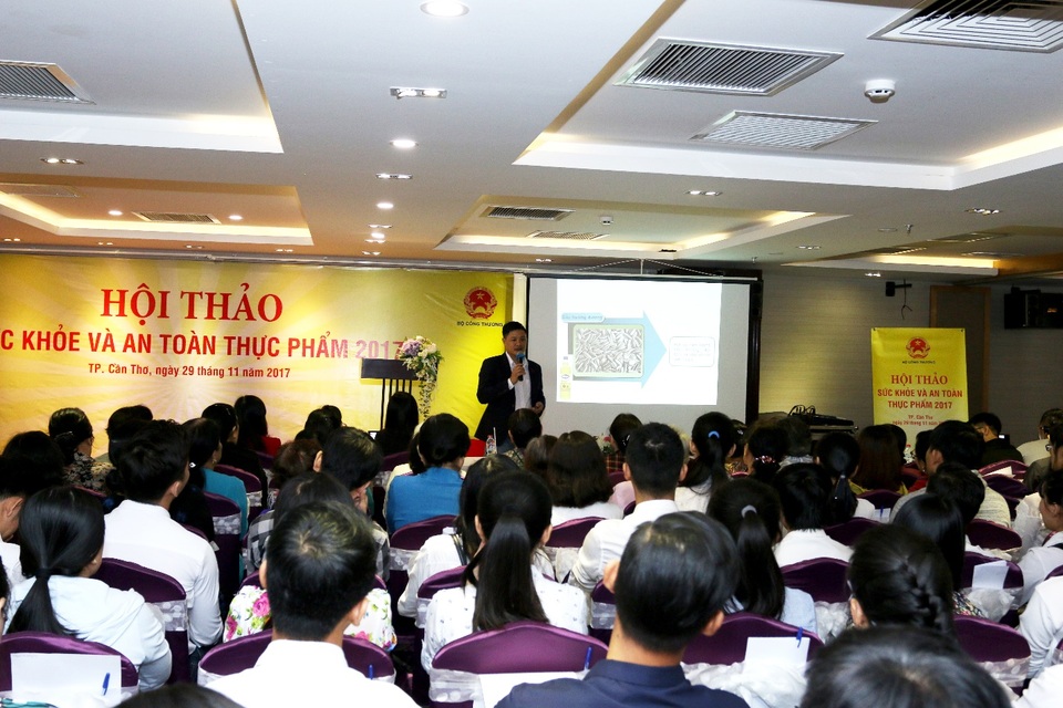 Lựa chọn nguyên liệu chế biến an toàn, đối phó với vấn nạn thực phẩm bẩn ngày Tết - 2 Ông Đặng Tất Thành – Phòng An Toàn Thực Phẩm – Vụ Khoa Học Công Nghệ Bộ Công Thương.