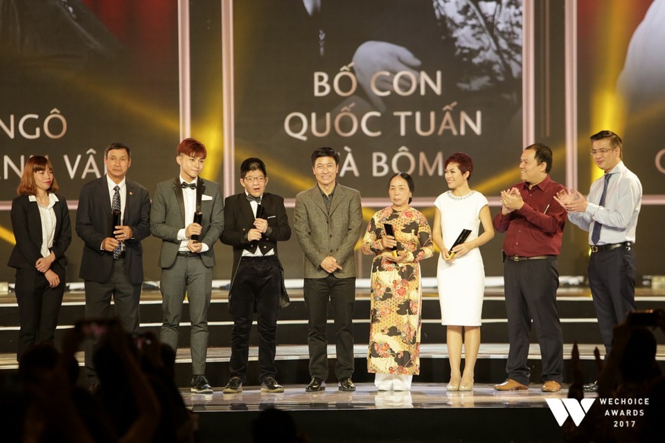 Gala WeChoice Awards 2017 và những niềm cảm hứng được tôn vinh! - 3 5 đại sứ truyền cảm hứng trên sân khấu Gala.