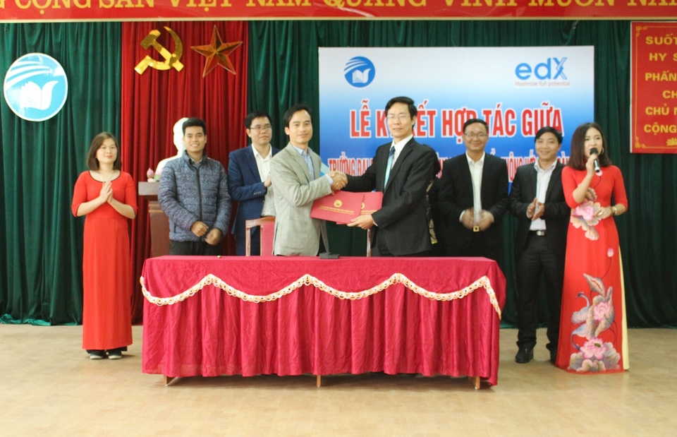 Ký kết hợp tác giữa ICTU với EDX - 1 Lễ ký kết hợp tác giữa 2 đơn vị.