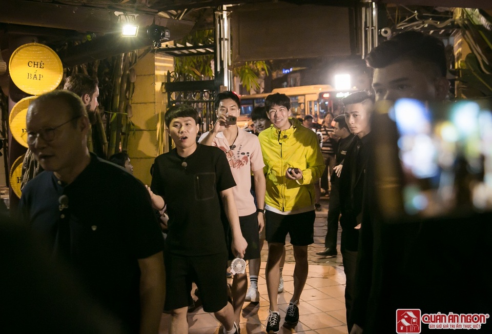 Tài tử Lee Seung Gi cùng dàn sao Hàn hội ngộ HLV Park Han Seo tại nhà hàng Quán Ăn Ngon – Hà Nội - 1