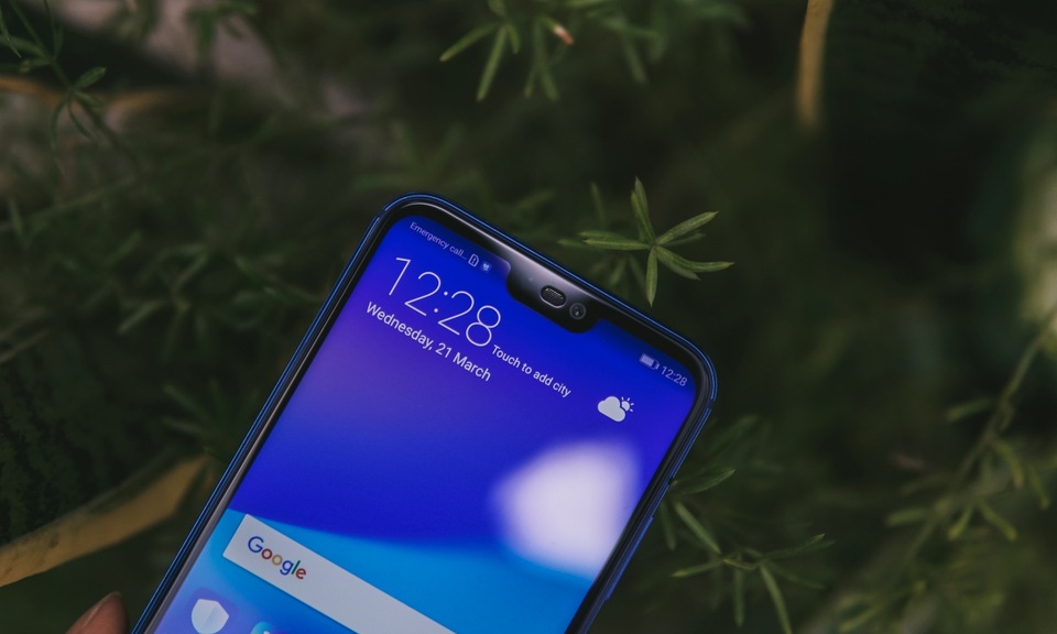 Mua smartphone nào để "tán đổ" một cô gái ngay từ cái nhìn đầu tiên? - 2 Huawei Nova 3e có cả màn hình FullView 19:9 tràn viền thời thượng và đôi “tai thỏ” cá tính có thể ẩn đi nếu muốn