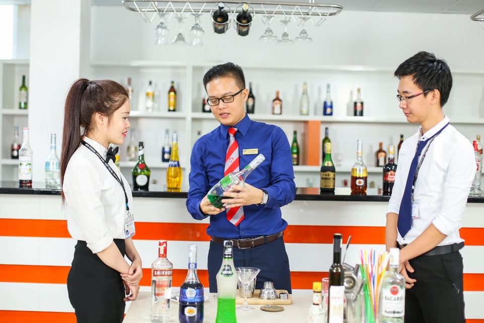 5 lợi thế vượt trội khi chọn mô hình Đại học - doanh nghiệp - 2 Phòng Thực hành Nhà hàng - Khách sạn hiện đại của sinh viên Đại học HUTECH